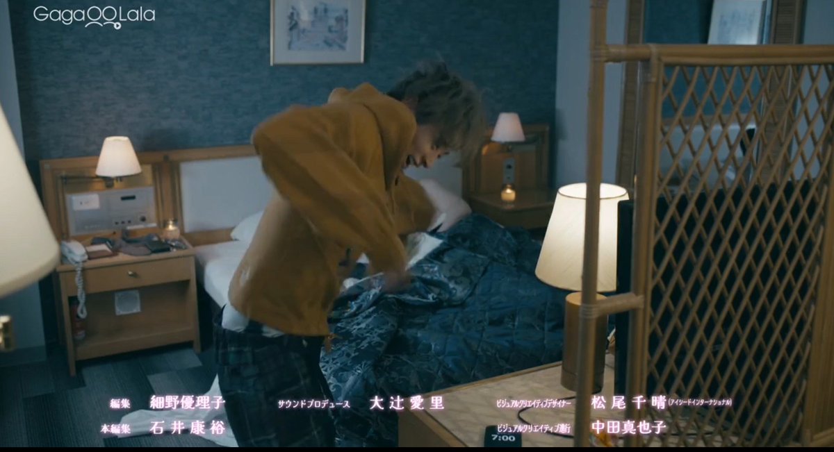 qriselsav's tweet photo. FROM BED TO BOSS REAL QUICK🤣🤣😭

That laugh in this hoodie scene is real🤣🤣

#AreTheSexyButtocksNotGood https://t.co/cgrd45Jvgv