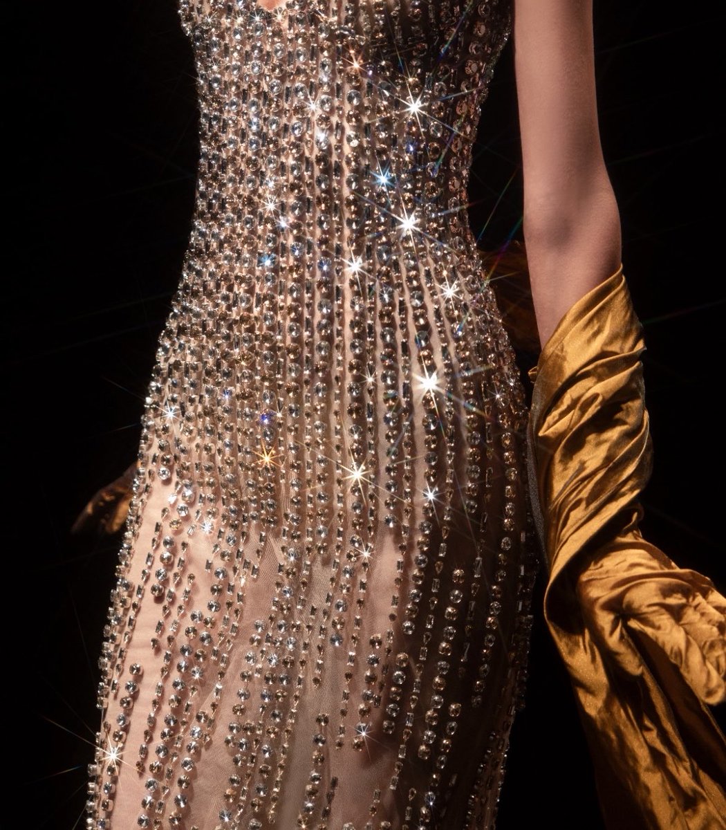 soomienana's tweet photo. Jad Ghandour AW2027 Couture..✨!! https://t.co/LQygeq1Bn2