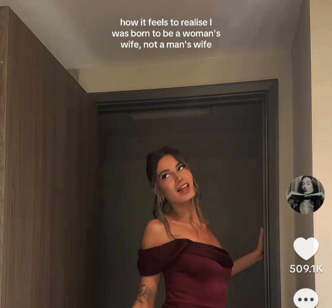 TauhsAh's tweet photo. @tessiconic you literally the opposite of this trend lmao https://t.co/W1pBZyoWF0
