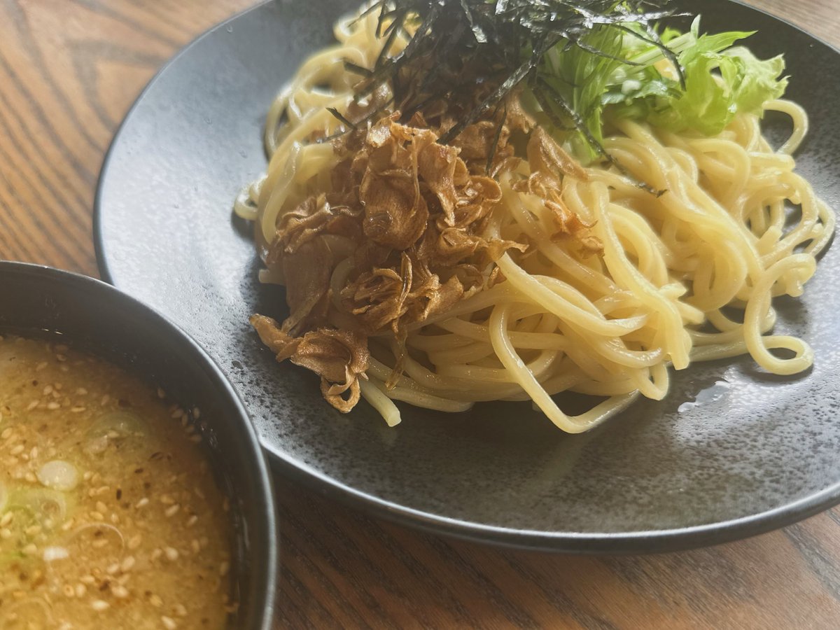 DarumaGarlic's tweet photo. ギガる。
日中30℃☀️
こんな暑い日は
今月の裏
『冷やしゴマギガつけ麺』
夏バテ前にスタミナチャージ💪 https://t.co/FMxBoYYmoa