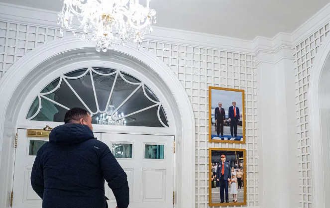 JeffStorobinsky's tweet photo. This still bothers me. Why is a photo of Putin on a WH wall ?

Is Zelenskyy's photo displayed ?  NO 

Wrong in so many ways. That's why later this week as Trump goes to a NATO meeting and has a private meeting with Zelenskyy, nothing comes of it

Trump is Pro Putin. FULL STOP https://t.co/E2jtfDviod