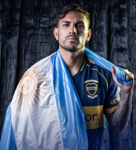 la12tuittera's tweet photo. 🗣️LIONEL SCALONI s/LEANDRO PAREDES:

"Nos da equilibrio y es su puesto. Estando bien, ya sabemos lo que nos da, esperamos que esté bien en los últimos entrenamientos, o cuando entró vs Jordania y Cabo Verde, está más decir, para mí de los MEJORES MEDIOCENTROS DEL MUNDO, SIN DUDA, estando bien y eso a cualquier equipo LO HACE TODAVÍA MEJOR".