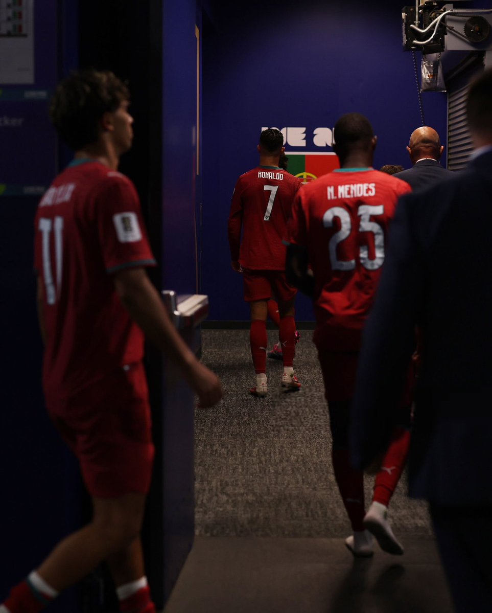 ofootball__'s tweet photo. CR7's final walk in a World Cup... 🚶 ♂️😢 https://t.co/5CVUbpaqKX