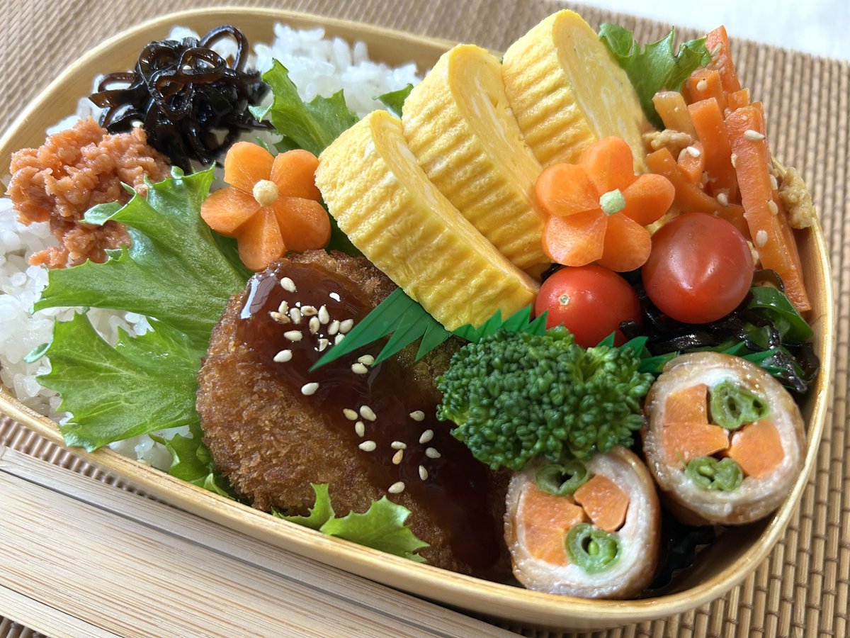 suu__188's tweet photo. .
🍱
.
#お弁当
#お弁当記録
#高校生弁当
#男子高校生弁当
. https://t.co/XQ3uAp5bPA