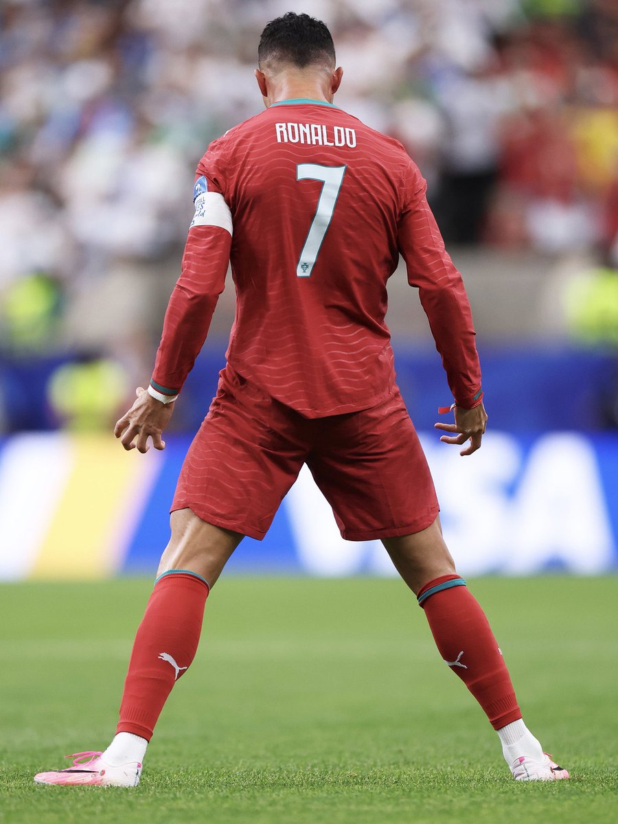 manow_co's tweet photo. Avoir des individualités dans l’équipe c’est bien mais avoir un bon collectif c’est mieux. Ce que Ronaldo n’a pas eu… c’est dommage mais nous retenons une immense carrière tout de même. 🐐🥹 https://t.co/GqZ6RNBoYA