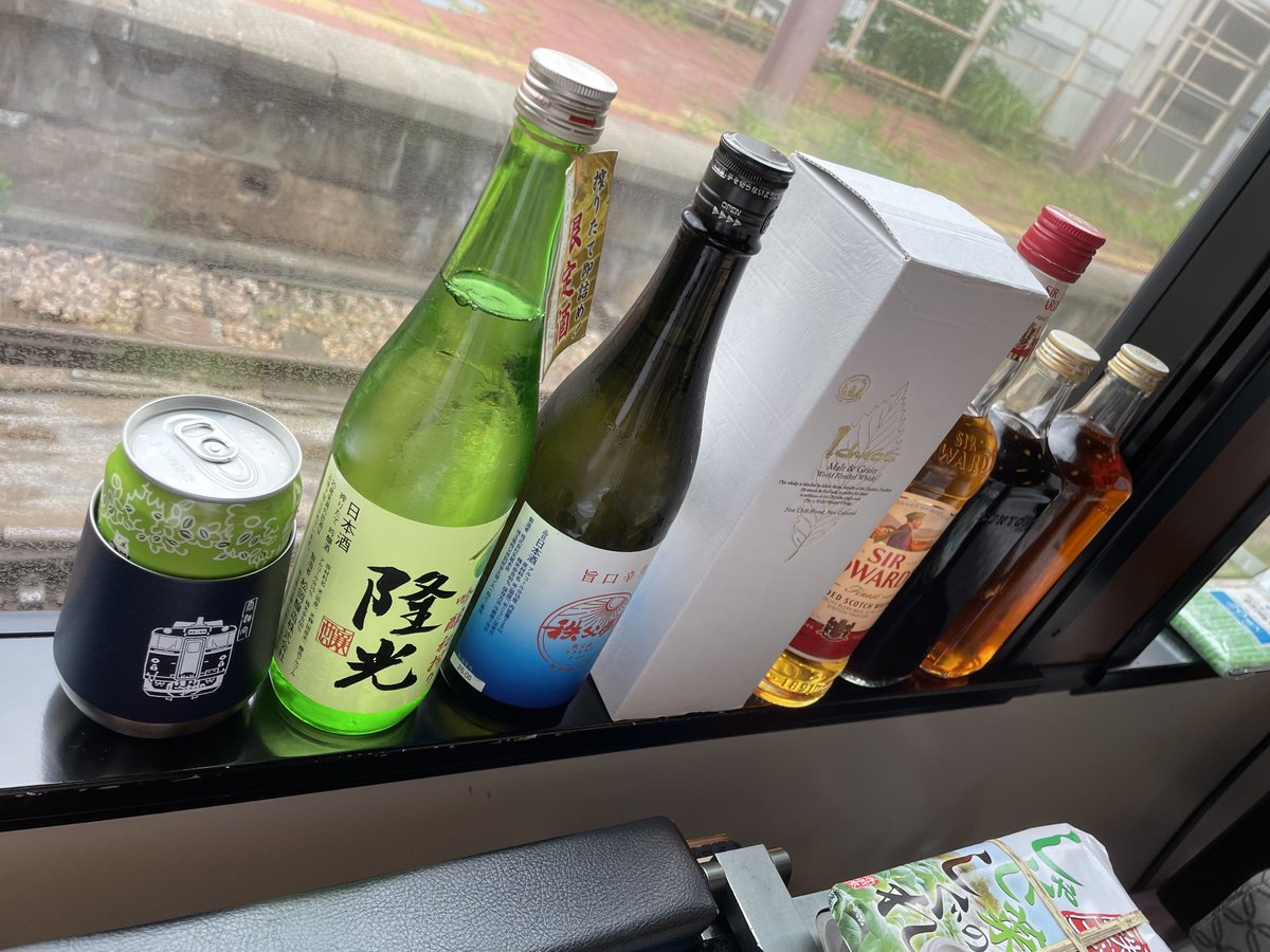 Bami_Cosworth86's tweet photo. 写庵さん(@63factory)主催、呑酒会🍶の団体列車に参加させていただきました！🚃💨
今回は会社の鉄道好きさんも誘って有意義な時間を過ごしました✨
いつもながらとても楽しかったし、繋がりもできて本当に良かった💪😎
写庵さん、スタッフの皆様。素晴らしい企画をありがとうございました！🥰

#呑酒会 https://t.co/IeScRUFtts