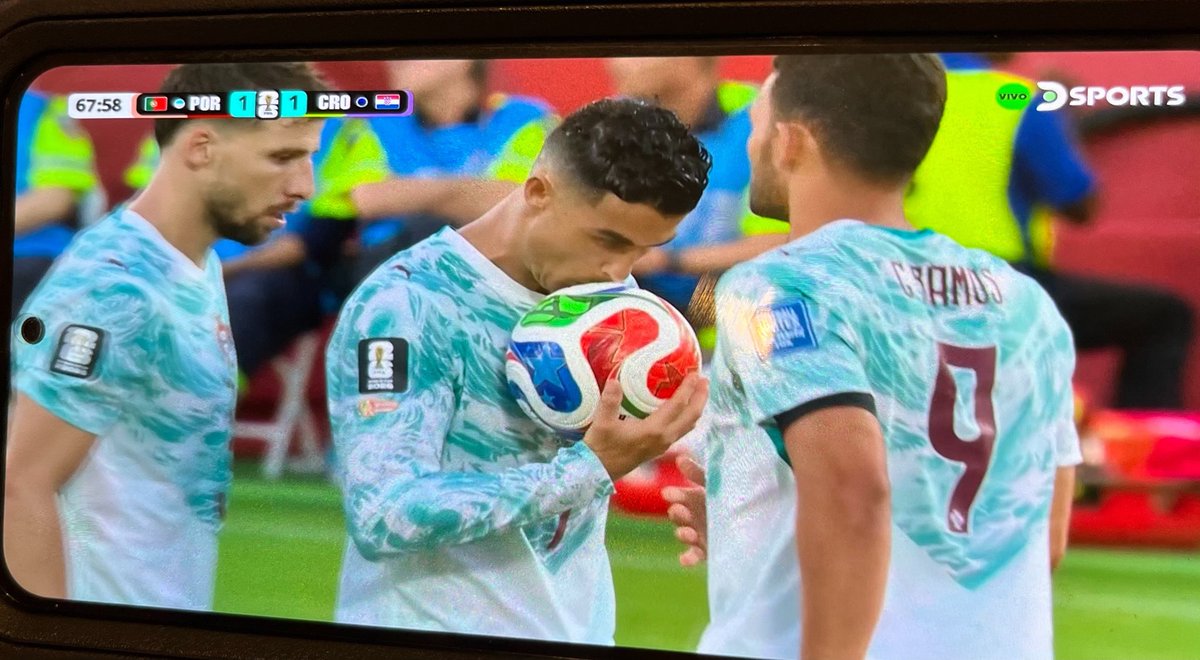 Elizah_7's tweet photo. El último mundial de Cristiano Ronaldo🥺 mi jugador favorito, lo dio todo 🫶🏼 https://t.co/kKV5B3cM57