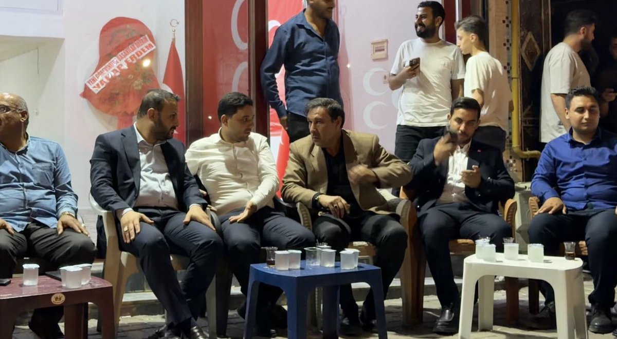 ismail_colkesen's tweet photo. Cumhur İttifakı’nda saha çalışmaları aralıksız sürüyor.

Haliliye AK Parti İlçe Başkanı Mustafa Bağmancı, MHP İl Başkan Yardımcısı Mahmut Özyavuz, ve  MHP Harran İlçe Başkanı Av. Mehmet Kızıl, MHP Eyyübiye İlçe Başkanı Hacı Keser ve ilçe teşkilatını ziyaret etti.

Gerçekleştirilen ziyarette teşkilat çalışmaları, yerel gündem ve sahadaki faaliyetler üzerine değerlendirmelerde bulunuldu. Cumhur İttifakı’nın Şanlıurfa’daki uyumlu çalışması dikkat çekmeye devam ediyor.

@Akparti @MHP_Bilgi @RTErdogan @dbdevletbahceli @AkHaliliiye @Sanliurfa_MHP @mbagmanci63 @eczosmanmutlu @AvOzyavuz