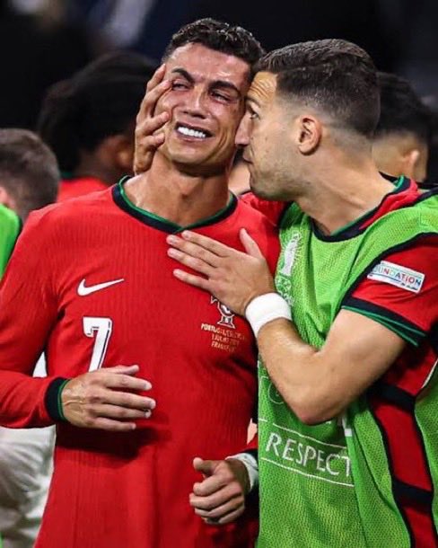 loner_Ve's tweet photo. Crying style plenty , na you never lose 😂💔 https://t.co/Rhz2iiGe7D