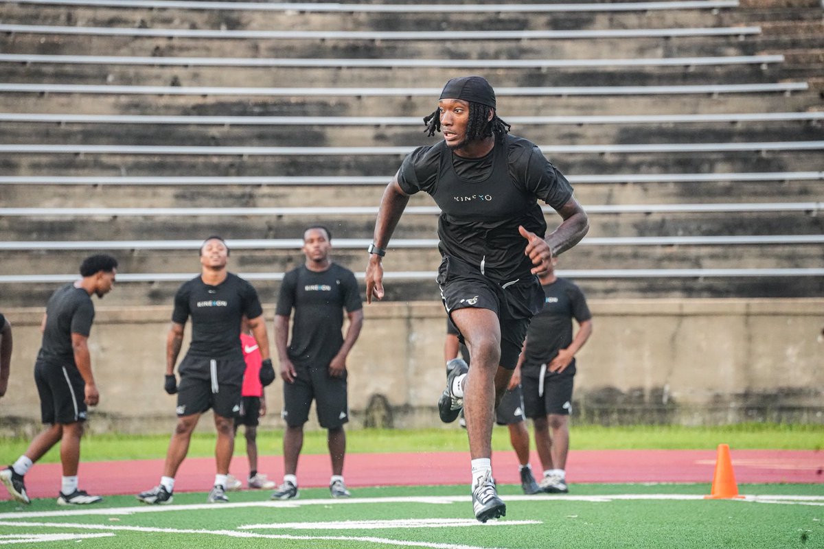 BamaStateFB's tweet photo. Strength is in the routine!

#SWARMAS1 https://t.co/HrZ4wzw9c0