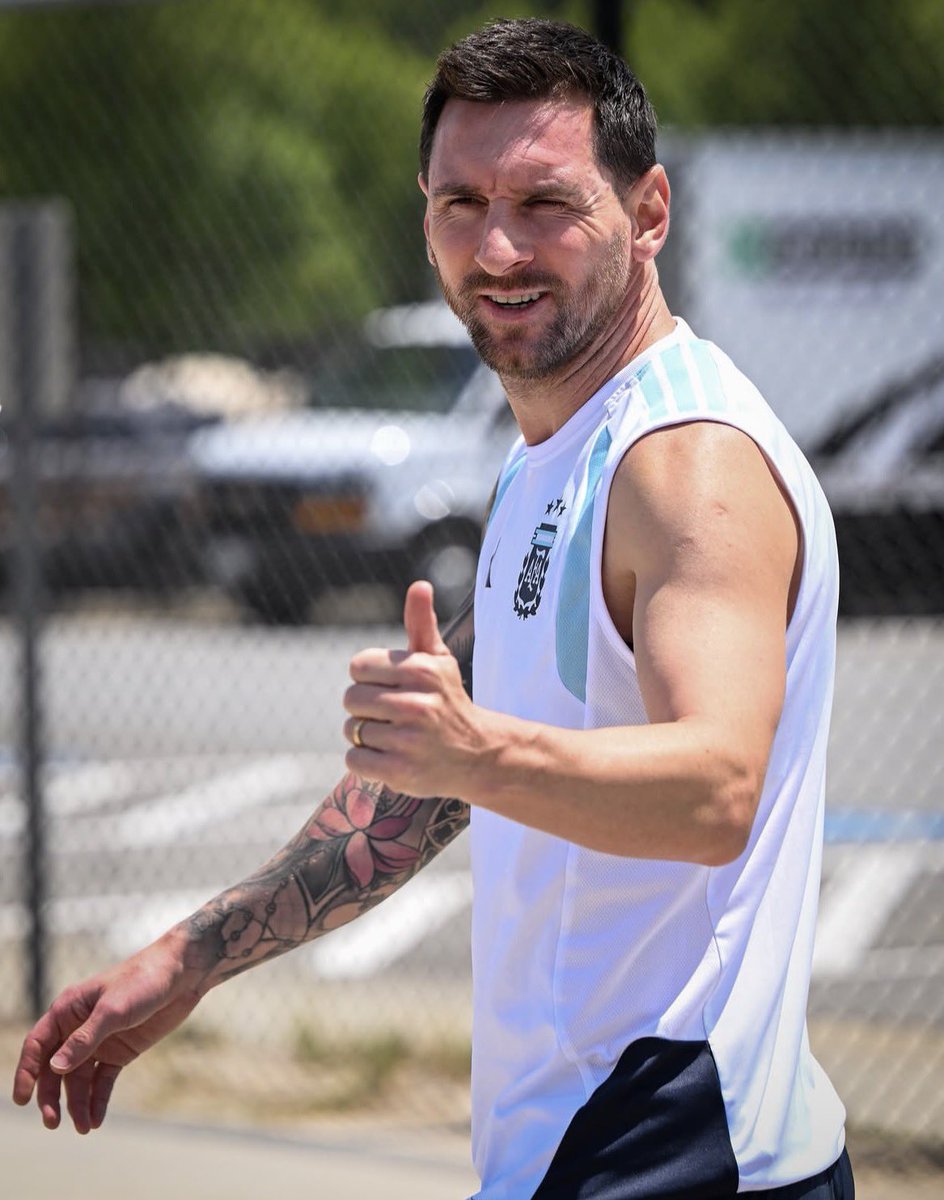 TeamLeoM's tweet photo. Último entrenamiento.

Vamos capitán. 🇦🇷 https://t.co/FSdaLSlBHc