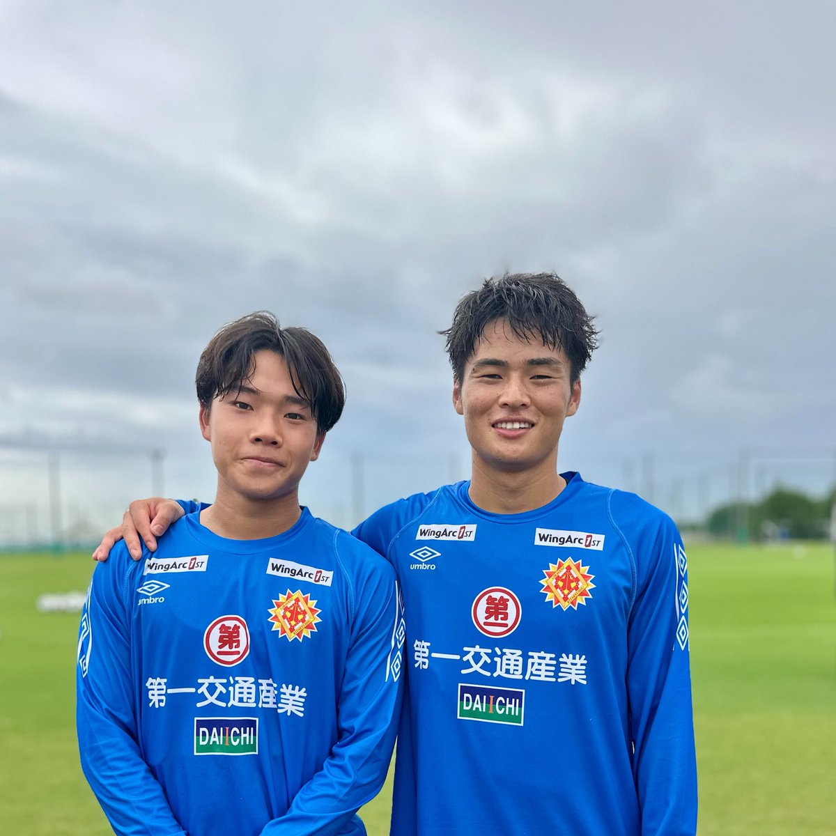 AshLynx61's tweet photo. 2026.7.4~5 週末の新門司 ユース出身の皆様
U-18時代の毅然としたキャプテン姿とのギャップにウケる末っ子お茶目キャラ坂下選手のはたまたピッチでの強気プレーが頼もしく✨そして完全復活？本気感みなぎってきた世良選手にも超期待
#世良務 #坂下湧太郎 #坪郷来紀 #官澤琉汰 選手
#ギラヴァンツ北九州 https://t.co/d09Qs0K1TT