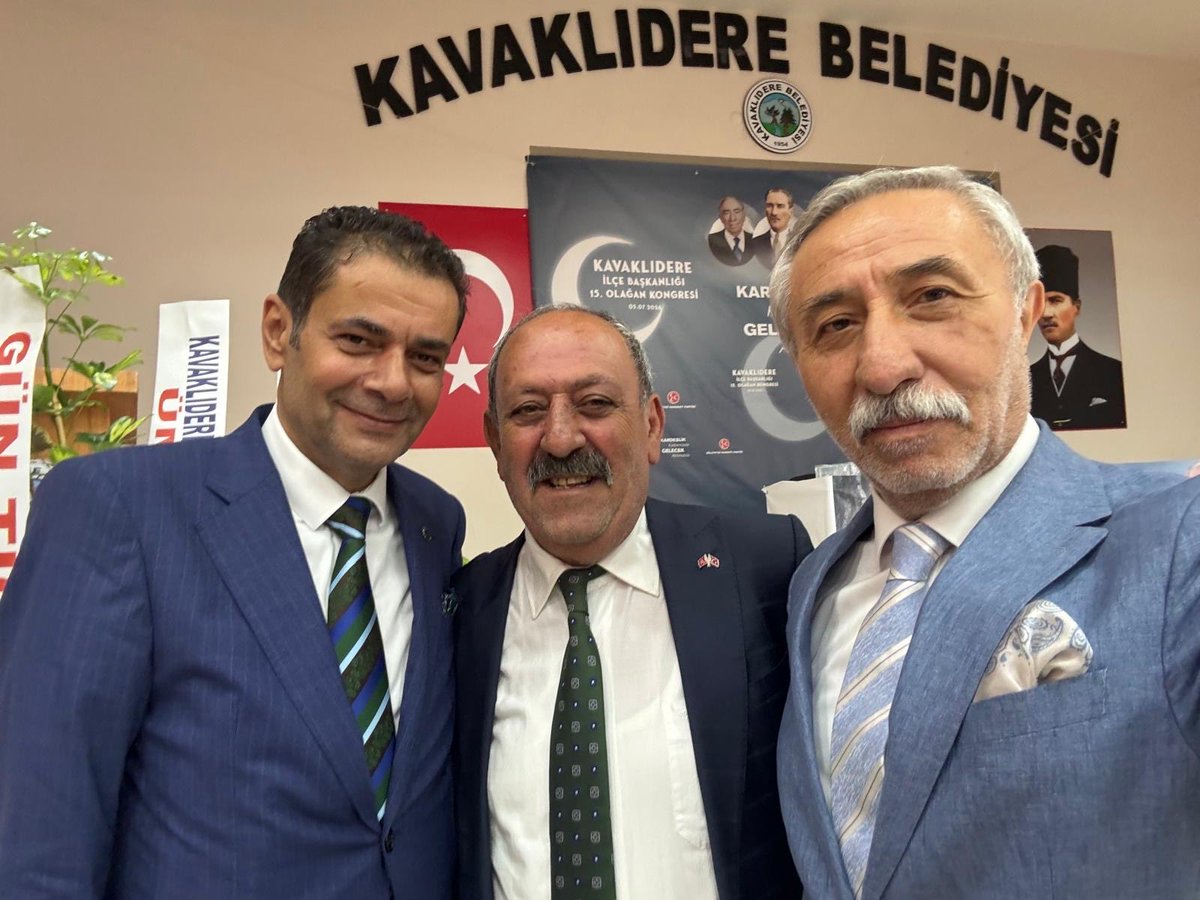 PrHasanKalyoncu's tweet photo. 📍MUĞLA 
Yatağan ve Kavaklıdere ilçe kongrelerimizde Dr. Hacı Çelik, 24,25 ve 26. Dönem MHP milletvekilimiz Mehmet Erdoğan ve Muğla önceki dönem İl Başkanımız Mehmet Korkmaz ile bir araya geldik. 

Kongrelerimizin hayırlara vesile olmasını diliyorum. Birliğimiz daim olsun. https://t.co/xnrlLKIeb4