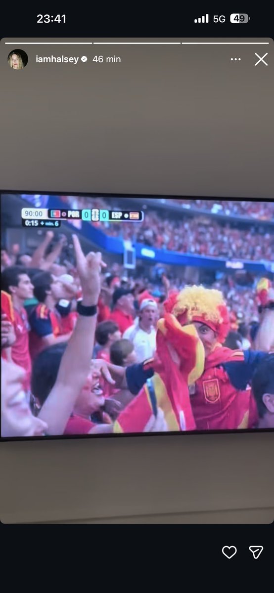 fraqilethings's tweet photo. CON UNAS TAPAS QUESO Y CELEBRANDO EL GOL?? DALE LA NACIONALIDAD ESPAÑOLA A HALSEY @sanchezcastejon https://t.co/GbpBvzdGJs