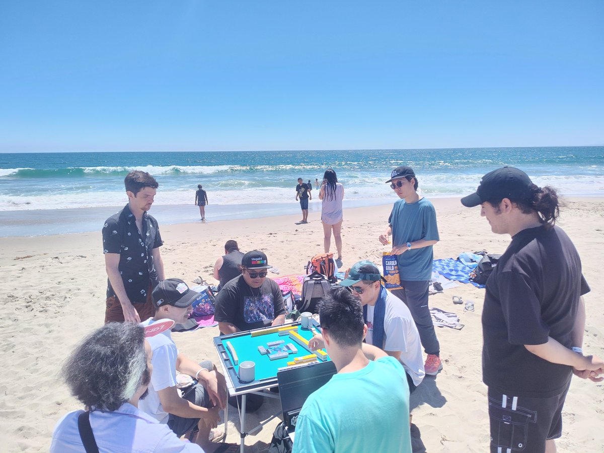 Tsundrinker's tweet photo. Midnight Mahjong: The Beach Episode https://t.co/ebp8DYDcNh