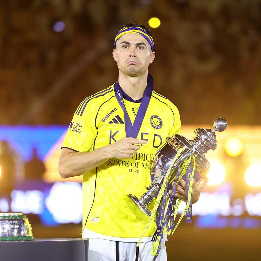 futtmais's tweet photo. Aos 41 anos, Cristiano Ronaldo tem 976 gols oficiais na carreira. Faltam 24 para o milésimo.

Ele tem contrato com o Al-Nassr até junho de 2027. É alcançar essa marca histórica e se aposentar. Já fez MUITO por esse esporte.

Mudou o patamar de Portugal. História incrível. https://t.co/zv1nN1Sp2I