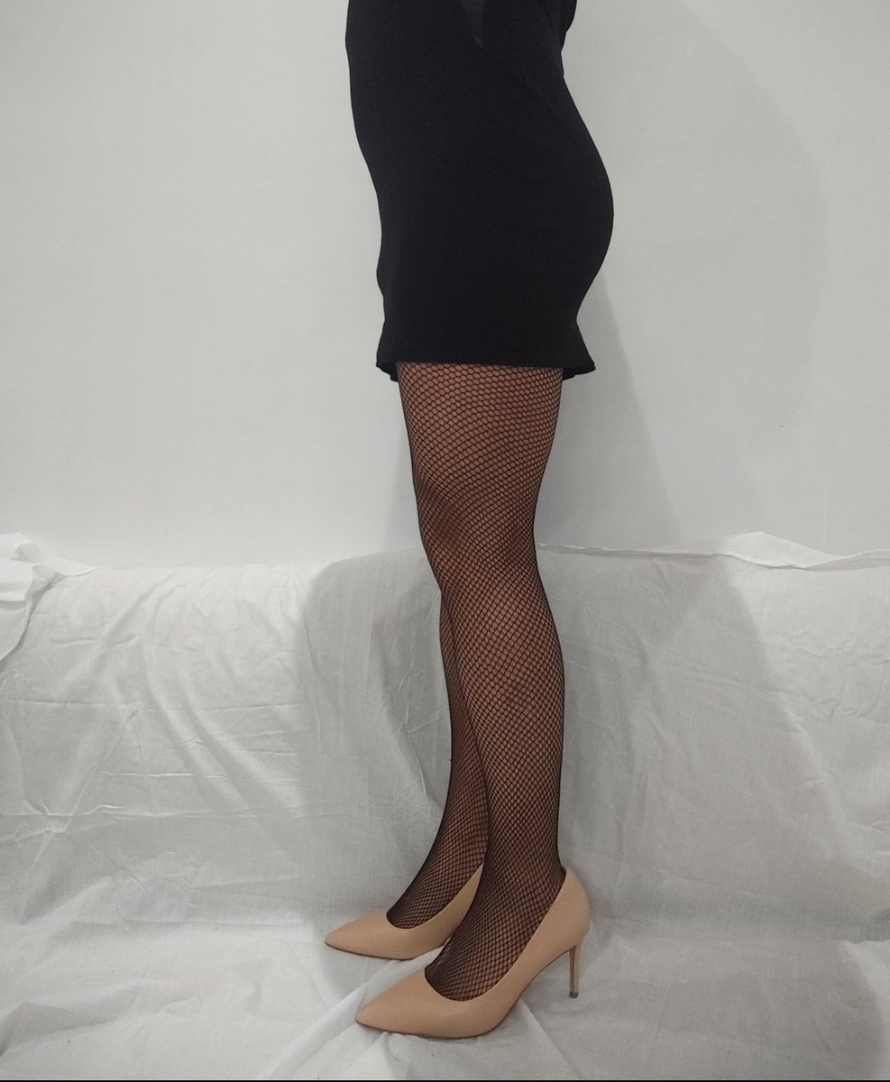 EmiCruz1Yu's tweet photo. Unas fotos con medias de red 🥰 https://t.co/089LM4uoWB