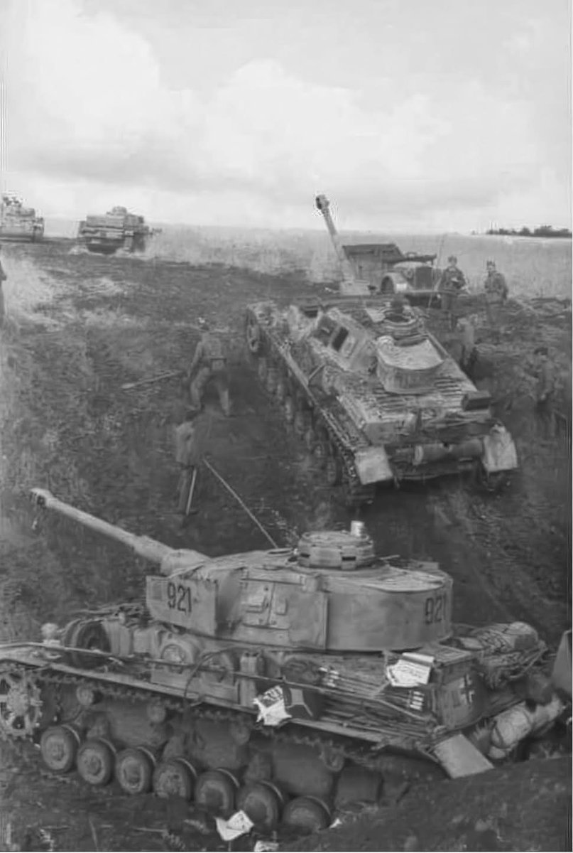 kmz650's tweet photo. PanzerIV 

#German 
#WW2 https://t.co/IQqRs1jH8x
