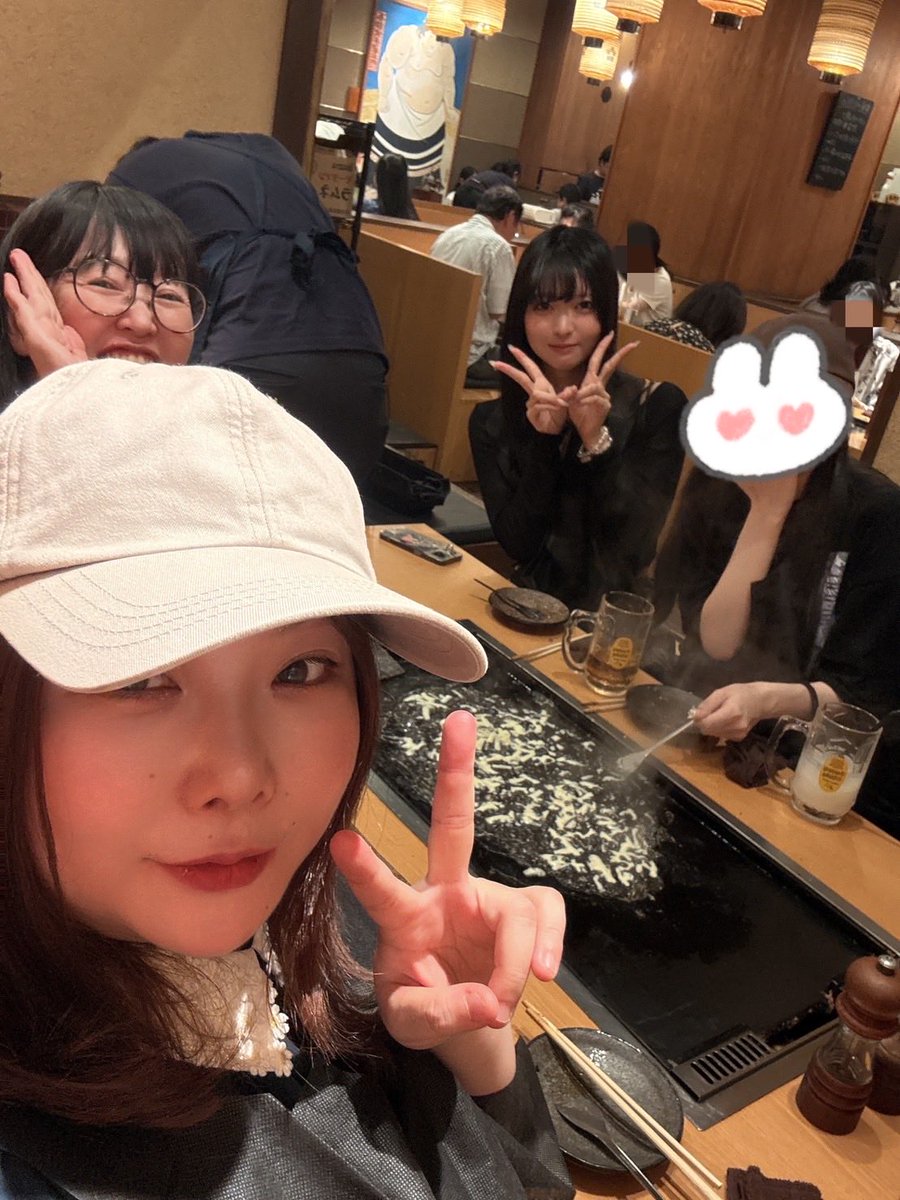 metcochan's tweet photo. そのお誕生会でもんじゃ食べた！
もんじゃ大好きなのだけどなかなか食べる機会がないからとても嬉しい美味しでなんてすてきなパーティなんだと！
イカを丸ごと焼いて肝であえるとか何🦑
ののたそお誕生日おめでとー🎂㊗️🥳 https://t.co/qCo8jgsnfu