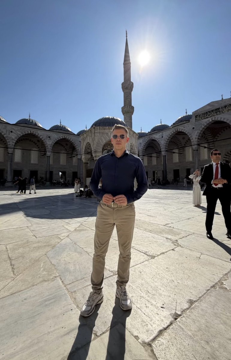 istbassavcisi's tweet photo. — Macaristan Başbakanı Peter Magyar, NATO zirvesi öncesi İstanbul’da.

Magyar, Sultanahmet Camii ve Yedikule Hisarı’ndan paylaşımlar yaptı.