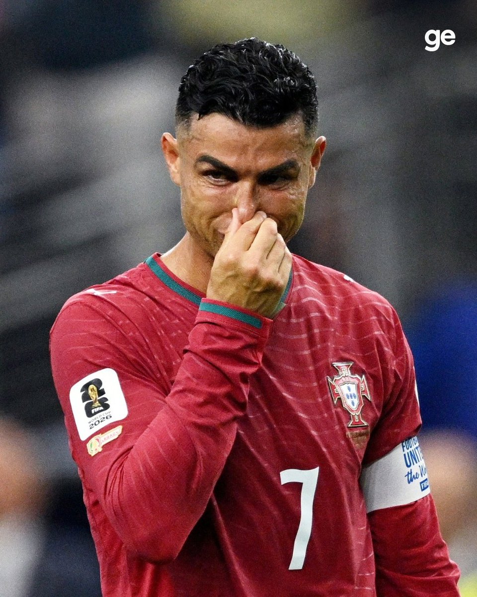 geglobo's tweet photo. O choro de uma lenda 🇵🇹😢

📸 Reuters⁣⁣
⁣⁣
#CopaNaGlobo #futebol #portugal #espanha #ge2026 #carrossel #cr7 https://t.co/9WDMOp37bT
