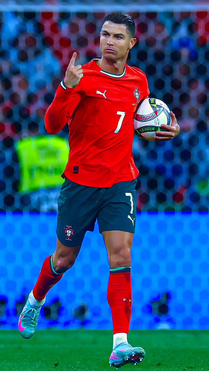 charlesk091's tweet photo. If World Cup makes you the GOAT, we’d rate Mbappe over Messi, but it doesn’t. Ronaldo has written his name up there as the greatest and nothing can erase it. At this point, he has nothing to prove. 

The greatest there was, is, and will ever be. Thanks for blessing our screens.❤️ https://t.co/AA9On48Znf