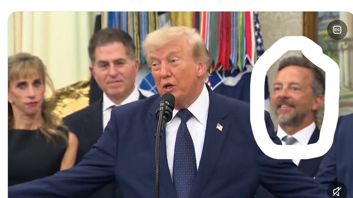 G95Gold's tweet photo. @AntiTrumpCanada Who’s is little midget. All happy, thinking the stain is funny. https://t.co/FHXOnSfer1