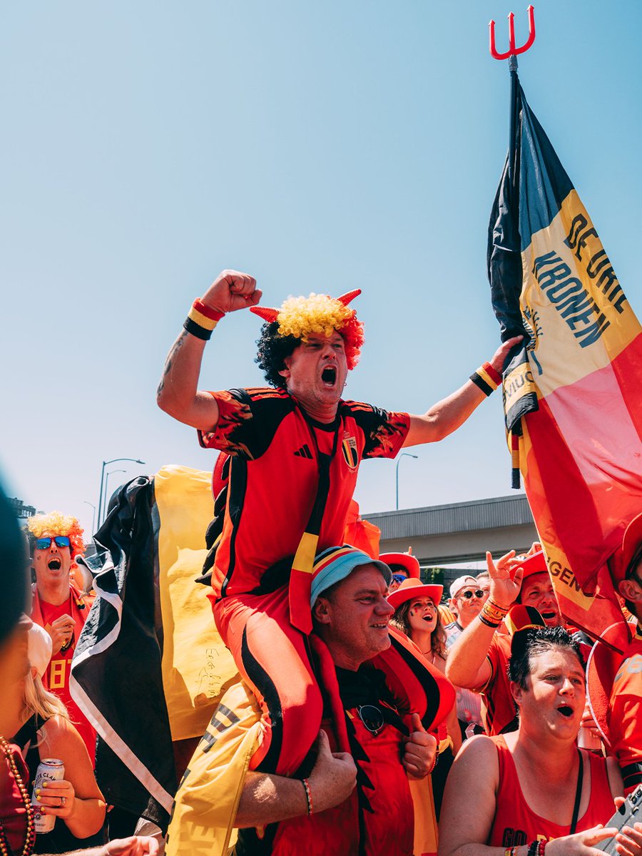 BelRedDevils's tweet photo. Red everywhere in Seattle. 😍 #USABEL https://t.co/OVtU9Guzhu