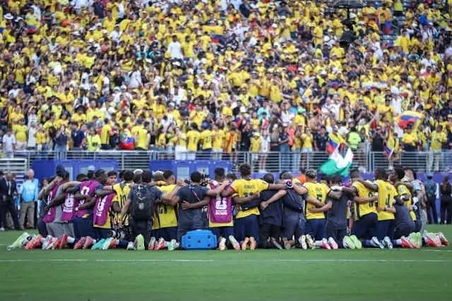 koukita130's tweet photo. كل مشجعي منتخبات كأس العالم حضيو بحصة تذاكر سعرها 60$ تمنح لاتحاديات المنتخبات المشاركة في البطولة وتمثل نسبة 8% من اجمالي سعة الملعب وتكون خلف مرمى الحراس ، كلكم شاهدتم مشجعي النرويج ، السويد ، كولومبيا وحتى كوراساو التي لا يتعدى عدد سكانها 150 الف نسمة ما يسهل التشجيع..👇🏻👇🏻 https://t.co/1vXGIbuO2R