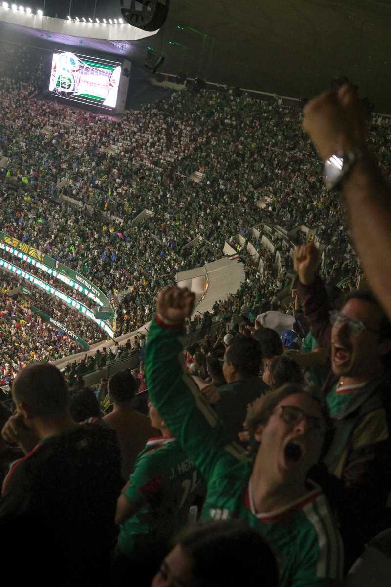 dremx_04's tweet photo. Dolió, pero igual la experiencia de ver al Azteca así de entregado a su selección fue increíble. No se va a volver a vivir algo así: https://t.co/gJHcfE64wt