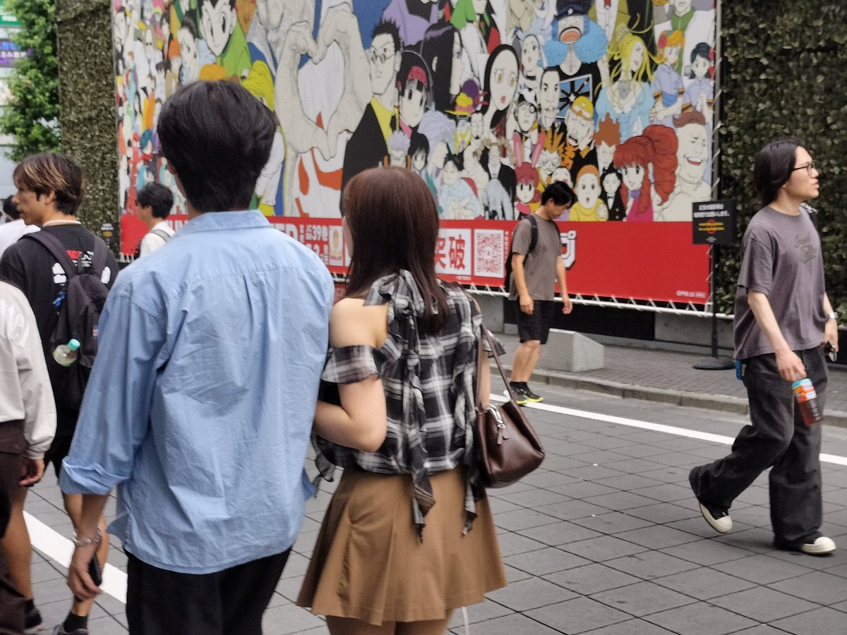 babbagesystem's tweet photo. 渋谷に行ったら、HUNTER×HUNTERの累計発行部数 #1億部突破 記念広告が掲示されていた
1億部突破作品って、もう12作もあるのか
それでも39巻で達成しているのは本当にすごいなあ https://t.co/6FlqQCpGnp
