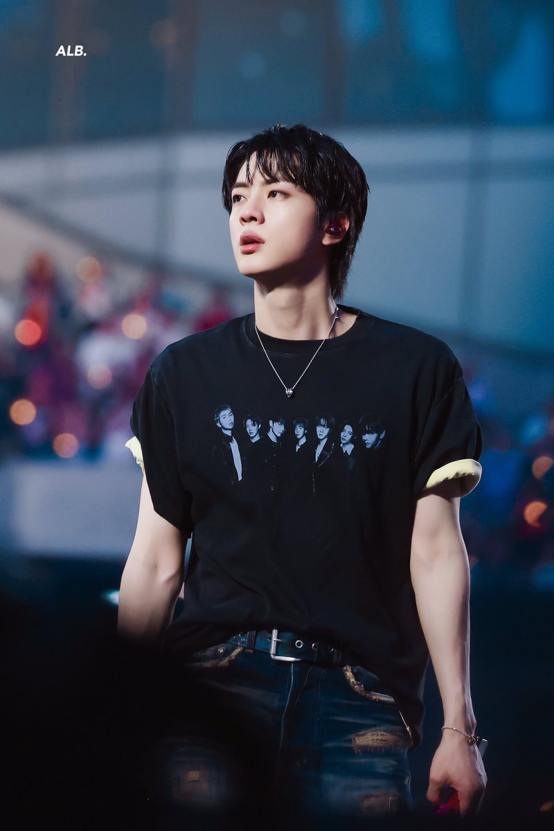 ALittleBraver92's tweet photo. 260706 

#방탄소년단진 #김석진 #석진 #진 #BTSJIN #JIN 
#BTS_WORLDTOUR_ARIRANG
@BTS_twt https://t.co/cFMPPL0ylA