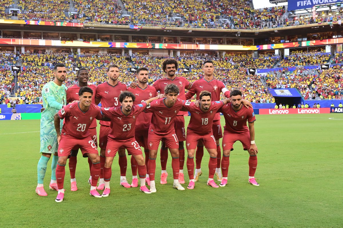 _BeFootball's tweet photo. 🚨 L'HISTORIQUE DU PORTUGAL 🇵🇹 EN COUPE DU MONDE :

🇺🇾 1930 : non inscrit 🙅‍♂️
🇮🇹 1934 : non qualifié 🥶
🇫🇷 1938 : non qualifié 🥶
🇧🇷 1950 : non qualifié 🥶
🇨🇭 1954 : non qualifié 🥶 
🇸🇪 1958 : non qualifiés 🥶
🇨🇱 1962 : non qualifiés 🥶 
🏴󠁧󠁢󠁥󠁮󠁧󠁿 1966 : troisième place 🥉🔝
🇲🇽 1970 : non qualifiés 🥶 
🇩🇪 1974 : non qualifiés 🥶 
🇦🇷 1978 : non qualifiés 🥶 
🇪🇸 1982 : non qualifiés 🥶 
🇲🇽 1986 : premier tour ❌
🇮🇹 1990 : non qualifié 🥶 
🇺🇸 1994 : non qualifié 🥶 
🇫🇷 1998 : non qualifié 🥶 
🇯🇵🇰🇷 2002 : premier tour ❌
🇩🇪 2006 : quatrième place ✅
🇿🇦 2010 : huitièmes de finale ✅ 
🇧🇷 2014 : premier tour ❌
🇷🇺 2018 : huitièmes de finale ✅
🇶🇦 2022 : quarts de finale ✅
🇺🇸🇲🇽🇨🇦 2026 : HUITIÈMES DE FINALE ✅🆕 

Cristiano Ronaldo n'aura même pas atteint le podium... 😞
