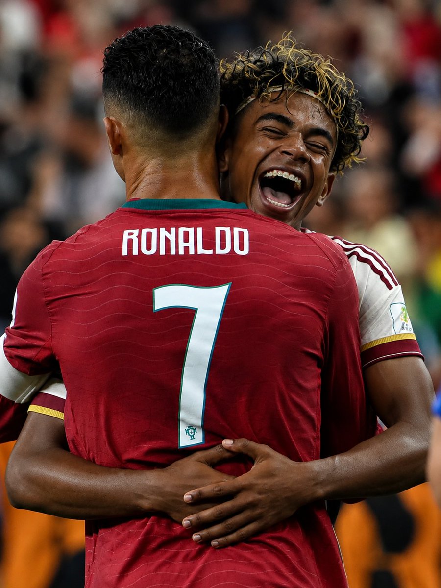 SmithAsu1's tweet photo. This is an unprofessional gesture from Lamine Yamal 😂

Why did he laugh so loudly after eliminating Ronaldo and Portugal from the World Cup 🤔😂

Ronaldo will be back at the 2030 World Cup. Consistency is the key 🌚😂 https://t.co/JQrQGUuLm5
