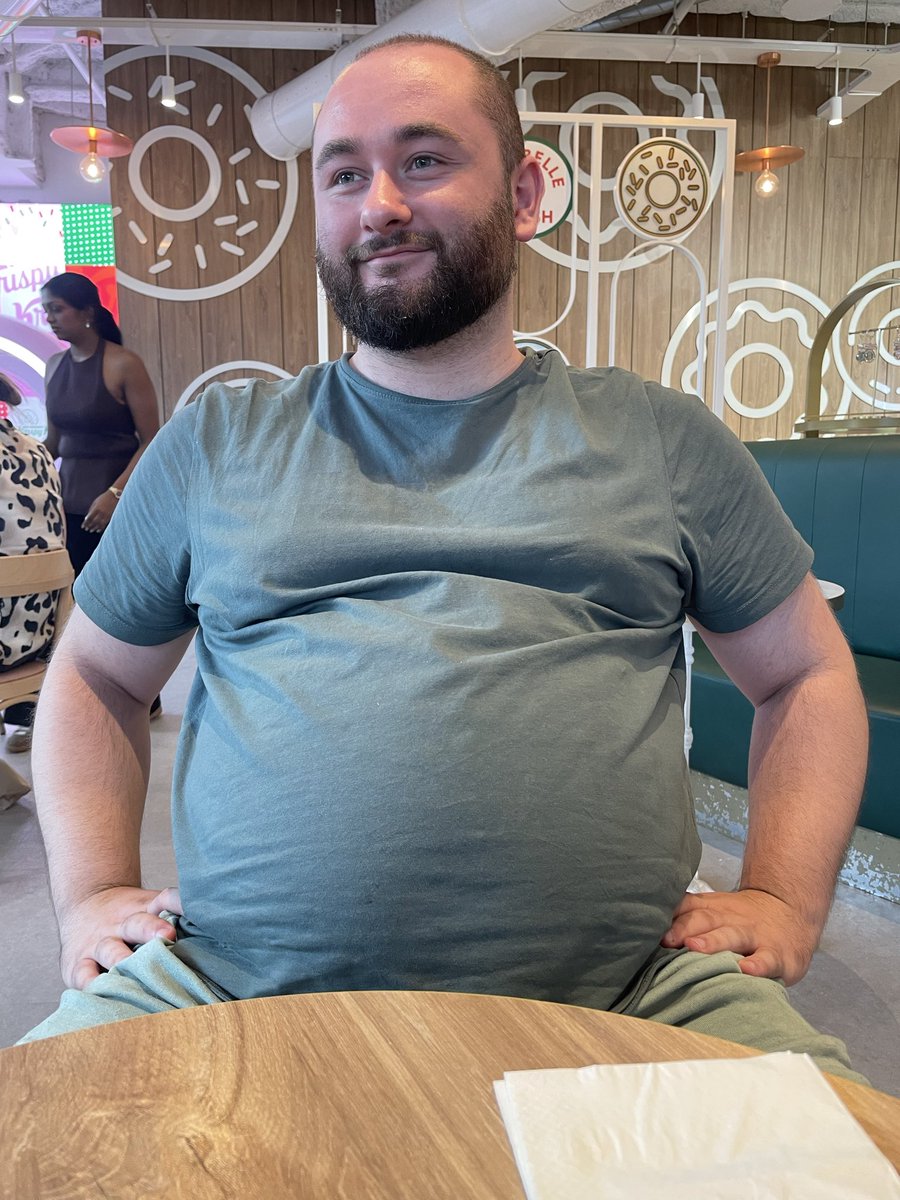 tomfaft's tweet photo. Donuts are so good for my belly! 🫃🏻 https://t.co/jukiiSdIt9