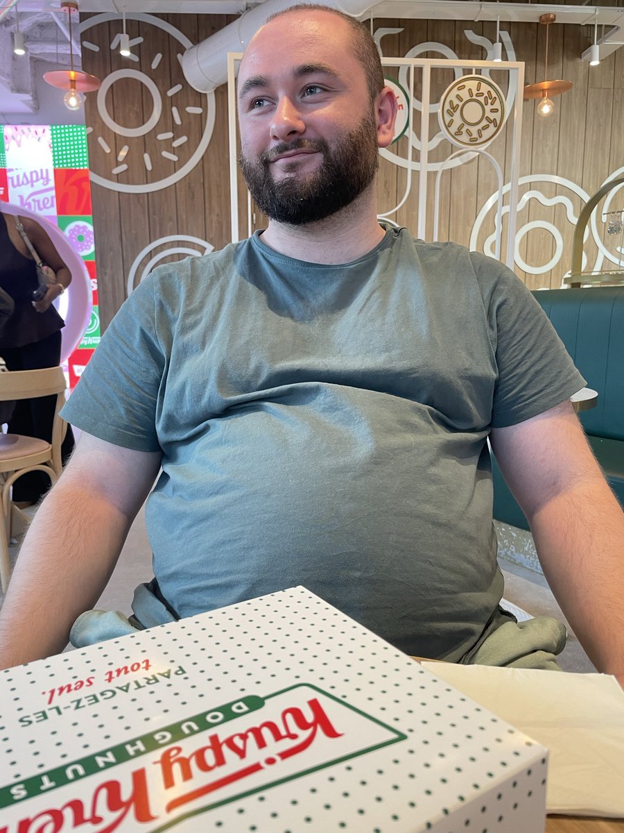 tomfaft's tweet photo. Donuts are so good for my belly! 🫃🏻 https://t.co/jukiiSdIt9