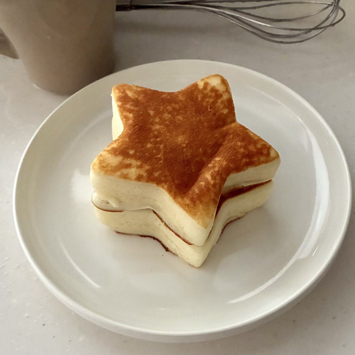 Sakichan1230's tweet photo. 今日は七夕なので星型パンケーキお弁当にしました⭐️🥞 https://t.co/Klhj1fciW9