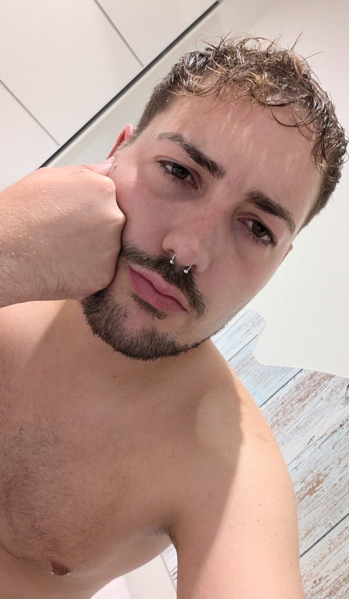 relinquished___'s tweet photo. Qué hacéis para no aburriros sin poder salir de casa por el pooto calor https://t.co/UWsIsjPh7P