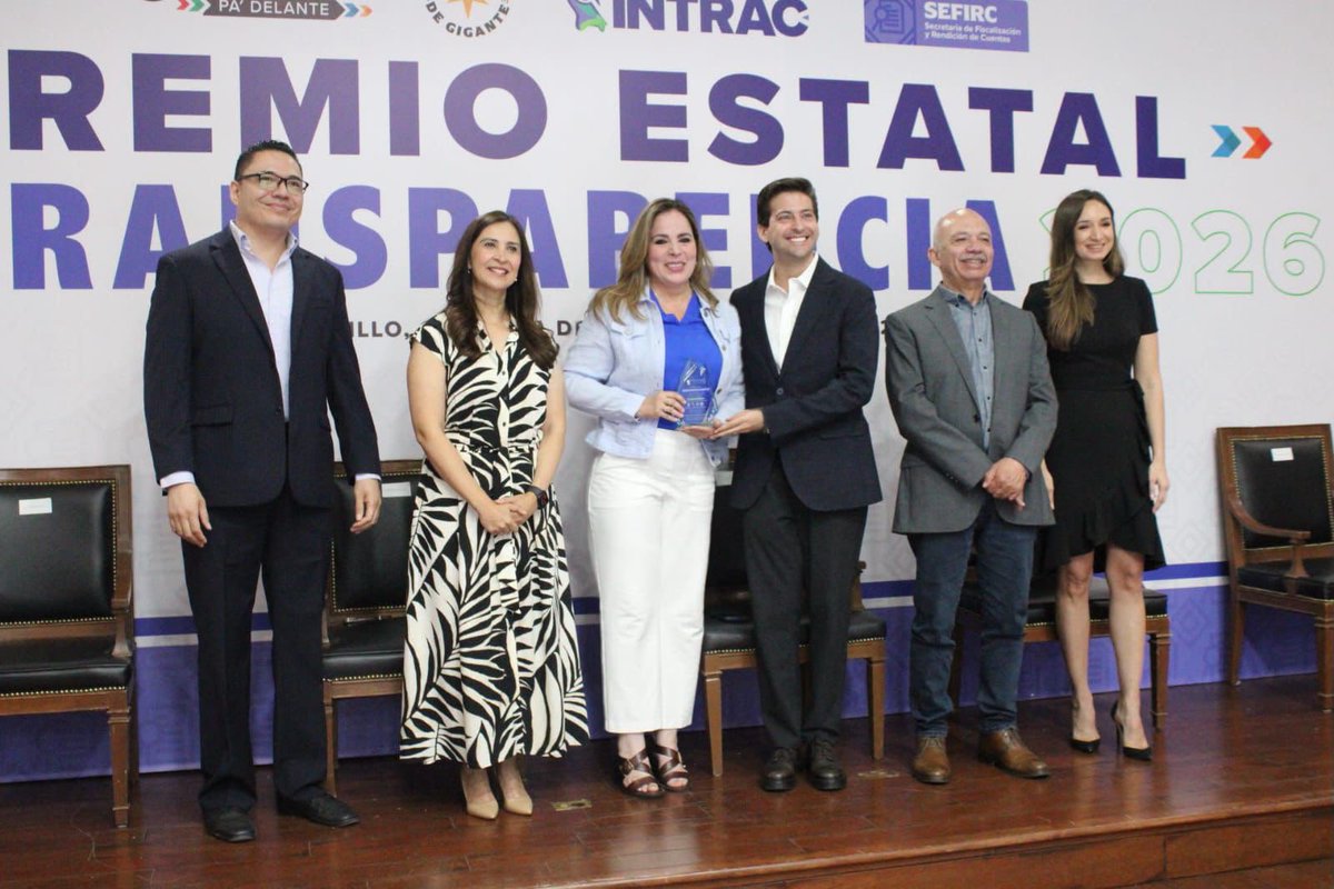 SETRA_COAH's tweet photo. A nombre de la Secretaria del Trabajo, su titular, @zogbi_nazira, recibió el Premio a la Transparencia 2026, por obtener altas calificaciones en el cumplimiento de las disposiciones de transparencia.

#CoahuilaPaDelante #APasosDeGigante https://t.co/jyTwoI1rld
