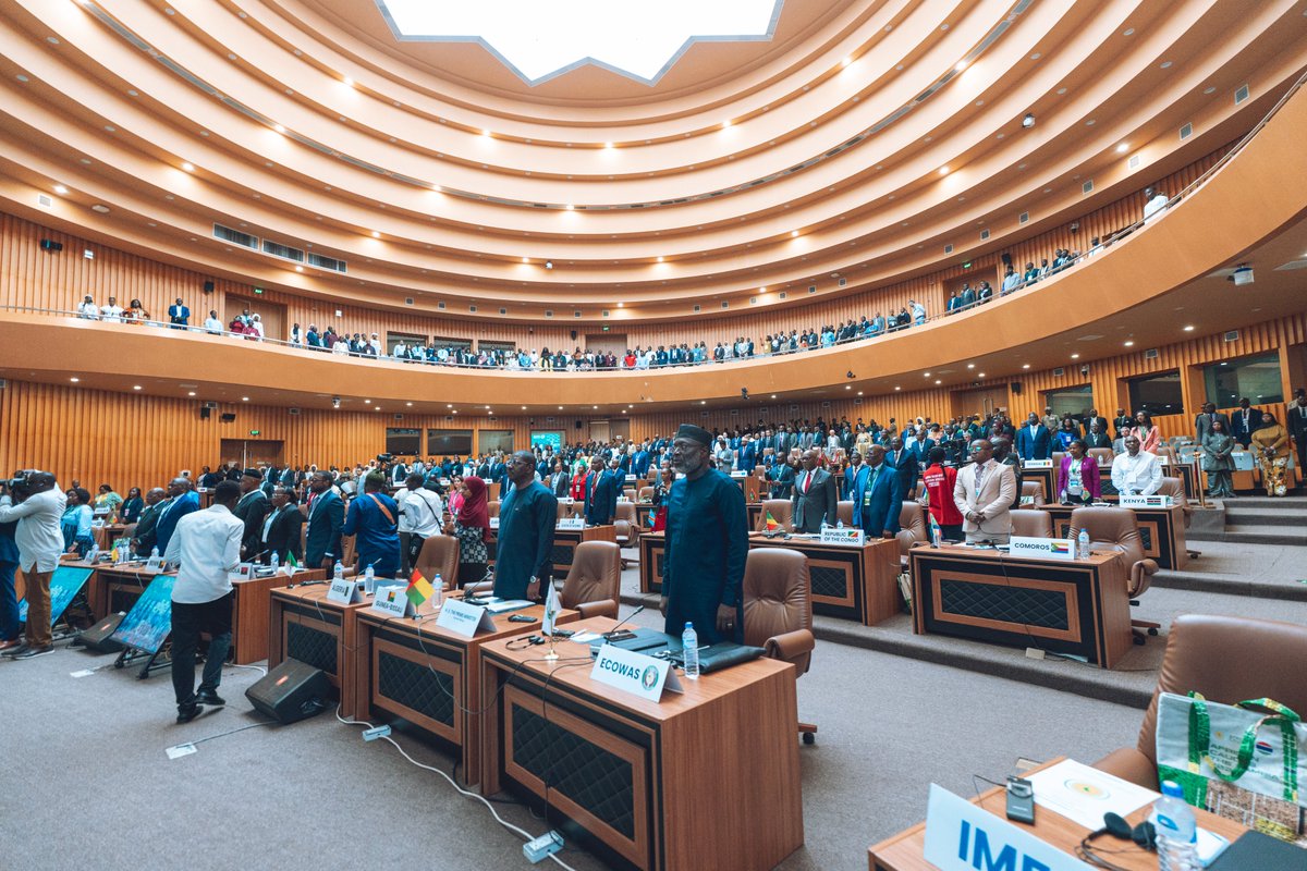 FinancesBdi's tweet photo. Une délégation burundaise conduite par le Ministre des Finances, du Budget et de l’Économie Numérique, Dr @ndikalain, prend part au Caucus africain 2026, organisé du 6 au 8 juillet à Banjul, en Gambie, sous le thème « Transformer les économies africaines par l’investissement, l’innovation et l’inclusion ».

Pour le #Burundi, cette rencontre est un cadre important d’échanges sur les financements, les #investissements et les réformes nécessaires pour accélérer la transformation économique. Les discussions portent notamment sur la mobilisation des capitaux, le développement des infrastructures, l’innovation, l’intégration régionale et les conditions d’une croissance plus inclusive.

La participation du Burundi s’inscrit dans la dynamique du programme de stabilisation macroéconomique et de la #Vision2040_2060, avec l’objectif de bâtir une économie plus productive, plus compétitive et capable d’attirer davantage d’investissements au service du développement national.