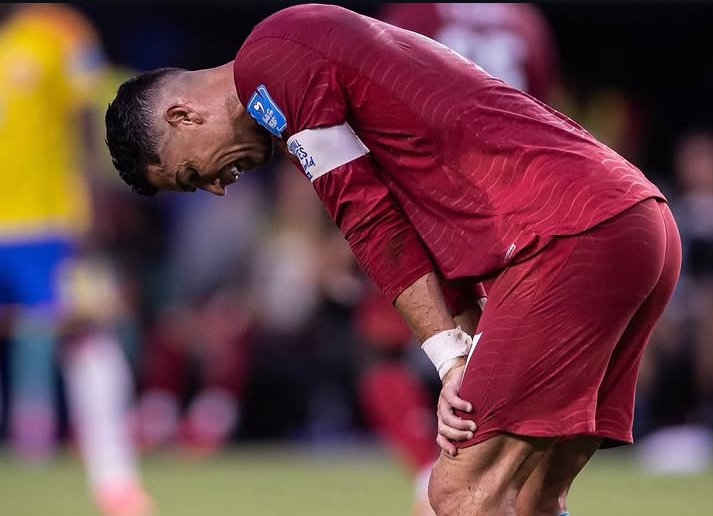 Dilemmaonly's tweet photo. Murakoze ku bw'ibyo mwaduhaye byose, Ronaldo. Ntiwakinnye umupira w'amaguru gusa, ahubwo watumye miliyoni z'abantu zikunda uyu mukino. Ibikombe birabarika, ariko umurage nyakuri usiga urahari, ntubarwa. Uzakomeza kuba umwami wa football wacu iteka ryose. ��🐐
#CR7 https://t.co/BDMXSzVLx6