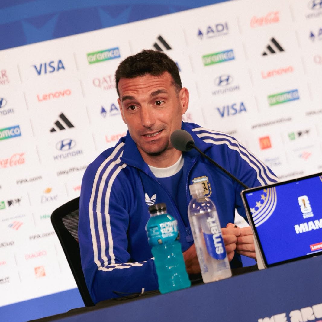 AlbicelesteTalk's tweet photo. 🚨 Lionel Scaloni: "We had several talks with the players. Yesterday we spoke about Egypt. We discussed how to face this opponent. They are a different rival, and we know we can’t lose our identity. We focused on what we believe the team needs to be the team we all know.”

"Mohamed Salah is a great player. It’ll be a pleasure to face him. We’ve always prepared collectively to deal with players like him.

"The idea is to avoid the kind of transitions Cape Verde had, where they got forward and hurt us. We’re a team that defends by keeping the ball, and that’s what we’re focused on.”