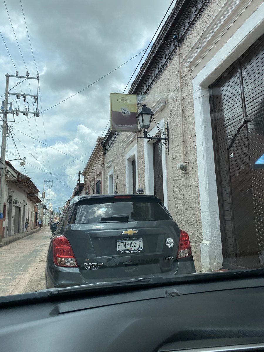 REPORTTERRITORY's tweet photo. Despojo Inmobiliario a todo lo que da por el país y de ejemplo está aquí esta casa en #Cotija #Michoacán Calle Juárez 112 Robándoselo el cartel de los
Valencia lo recuerdan? @FiscaliaMich @GobMichoacan @GobiernoCotija con toda la impunidad #LosReyes #Tocumbo #Jiquilpan ALERTA ‼️ https://t.co/W6IjnNXKBq
