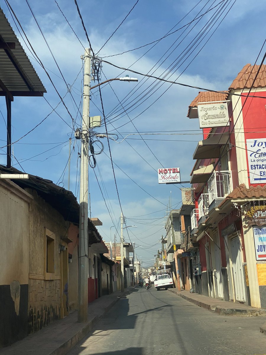 REPORTTERRITORY's tweet photo. Despojo Inmobiliario a todo lo que da por el país y de ejemplo está aquí esta casa en #Cotija #Michoacán Calle Juárez 112 Robándoselo el cartel de los
Valencia lo recuerdan? @FiscaliaMich @GobMichoacan @GobiernoCotija con toda la impunidad #LosReyes #Tocumbo #Jiquilpan ALERTA ‼️ https://t.co/W6IjnNXKBq