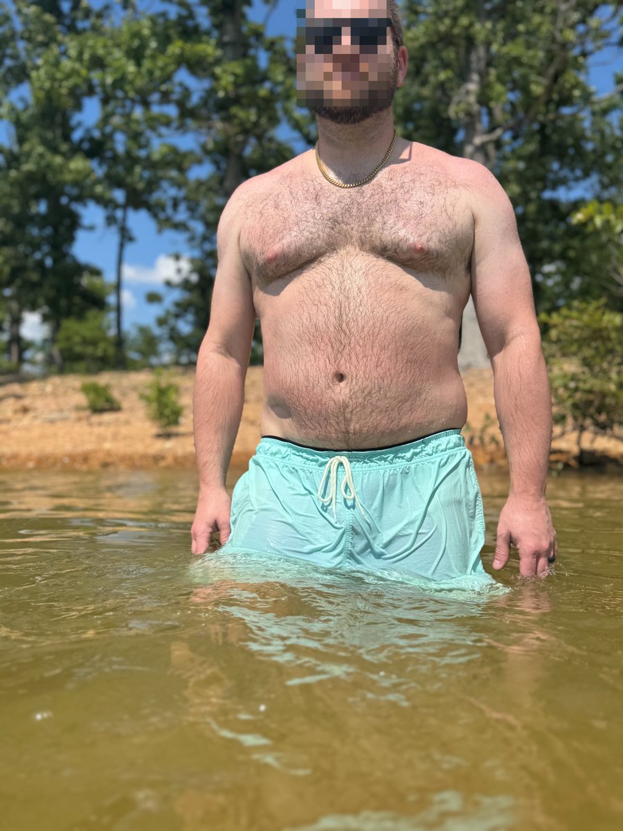 graysonkprivate's tweet photo. proof I can behave at the lake. mostly.

#gaybear #gaytwitter #hairymen #husky #thickmen #lakeday https://t.co/9SPU3VwJSq