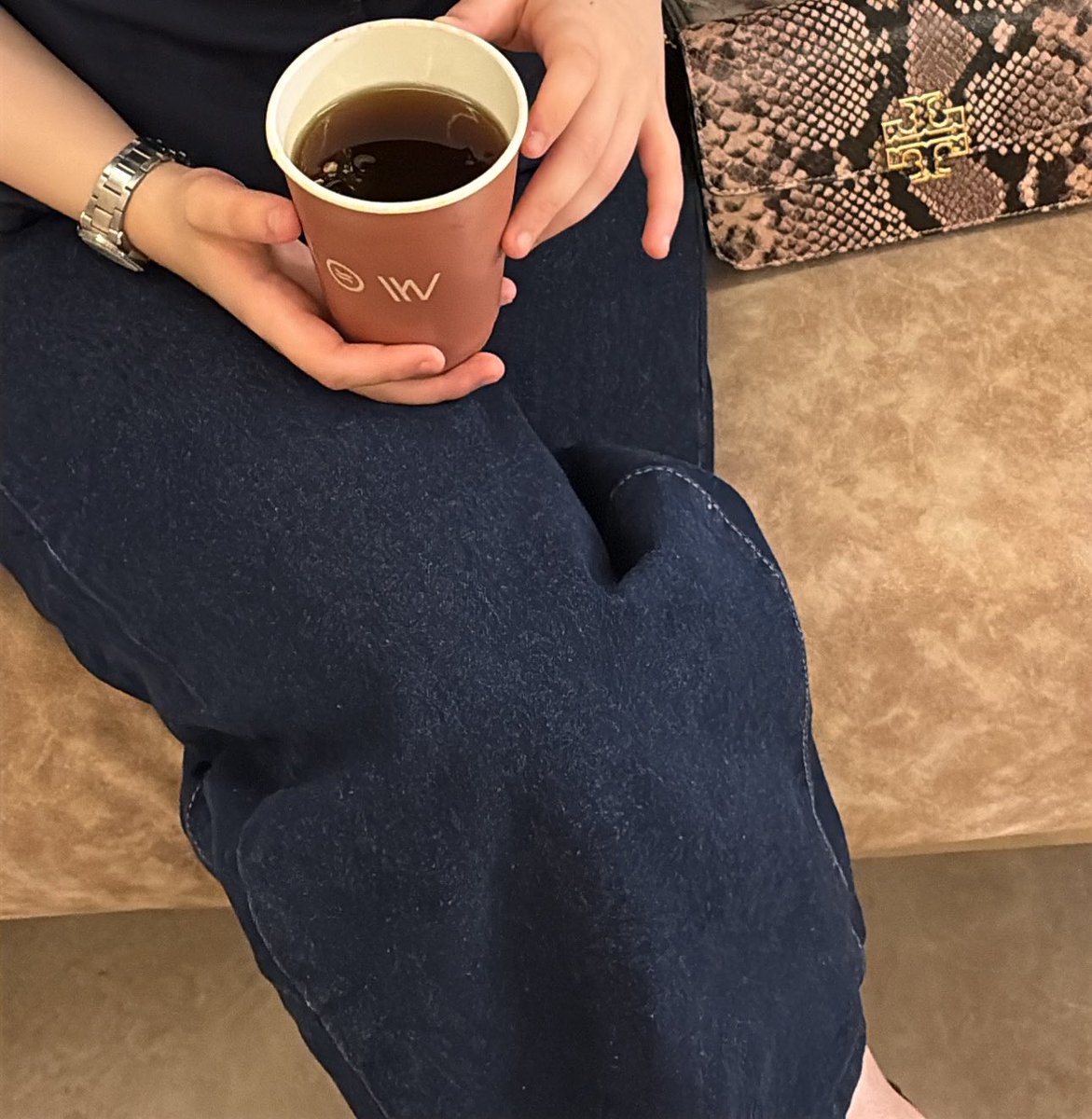 wr5iii's tweet photo. انا وسعادتي❤️❣️💋 https://t.co/HjXM7MgwaH