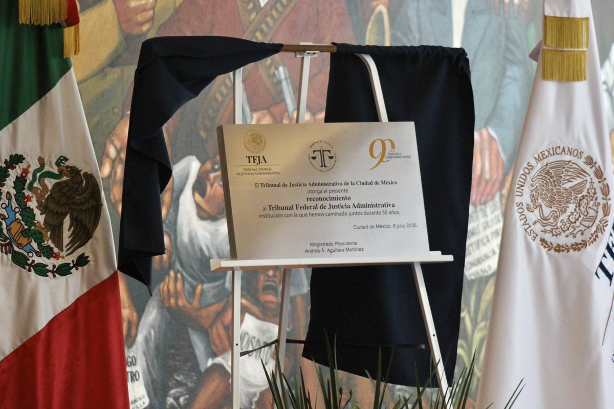 TJA_CDMX's tweet photo. Con motivo del 90.º Aniversario del Tribunal Federal de Justicia Administrativa, hicimos entrega de una placa conmemorativa como muestra de reconocimiento a su destacada trayectoria
@TFJAMexico https://t.co/psh9BkQlIp