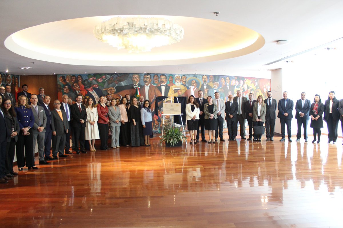 TJA_CDMX's tweet photo. Con motivo del 90.º Aniversario del Tribunal Federal de Justicia Administrativa, hicimos entrega de una placa conmemorativa como muestra de reconocimiento a su destacada trayectoria
@TFJAMexico https://t.co/psh9BkQlIp