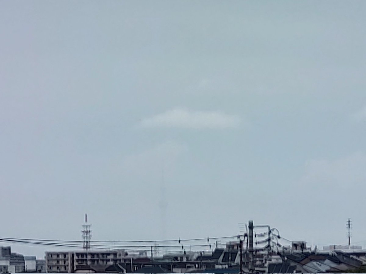 skyanai's tweet photo. おはようございます
いつも沢山の♥ありがとうございます
曇り空☁ですが、青空が少しですが見えています
一瞬ですが、ポツポツと雨☔が落ちてきました
涼しい北東風が吹く過ごしやすい体感です
皆さんの空はどうですか
では良い１日を
＃イマソラ
#空がある風景 https://t.co/gocmrpWhQV