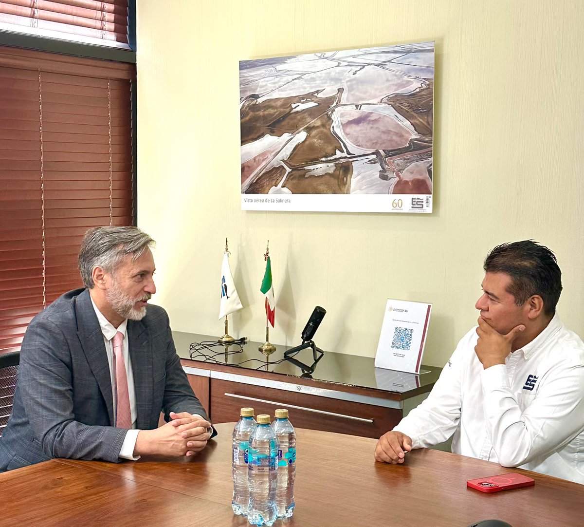 Issste_BCS's tweet photo. 🤝 Durante una gira de trabajo por Guerrero Negro, el subdelegado de Administración en BCS, @arturomorell, sostuvo reuniones con personal de la UMF, representantes sindicales y autoridades de Exportadora de Sal para impulsar acciones en favor de la derechohabiencia. https://t.co/5ZPIwzUcv1